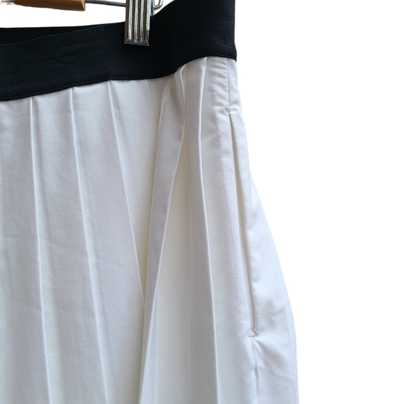 Slazenger Tech Pleat Skort in White with Black Waistband, Size XL - Picture 7 of 13